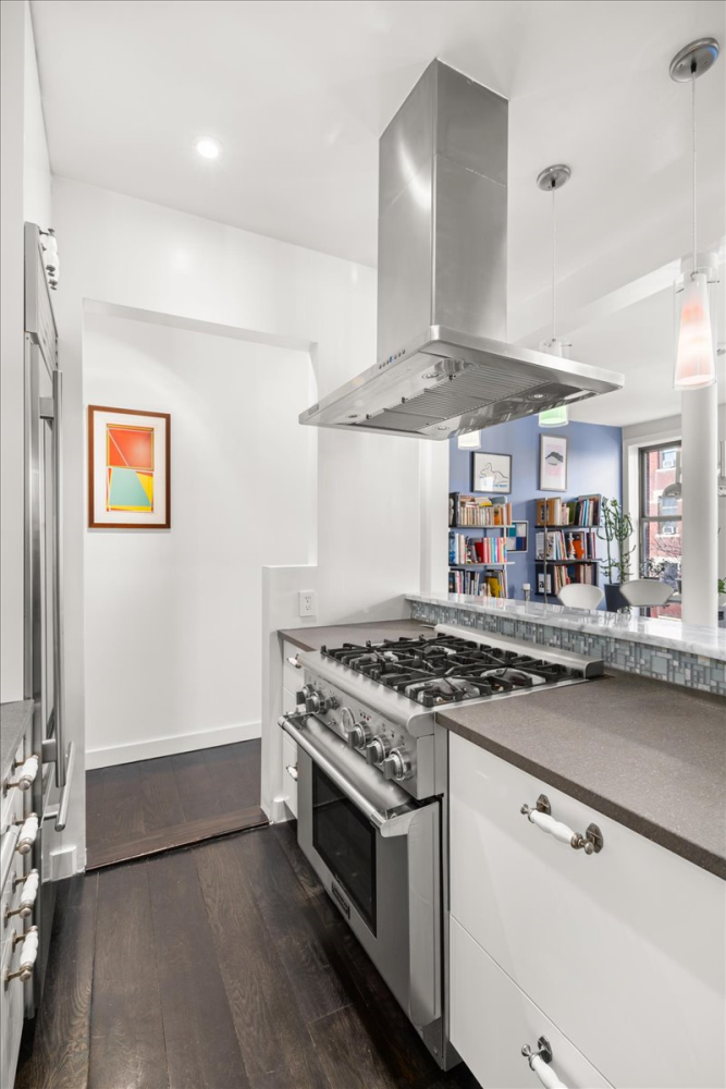 #8 photo, 234 W 21ST Street, Chelsea , NY 10011