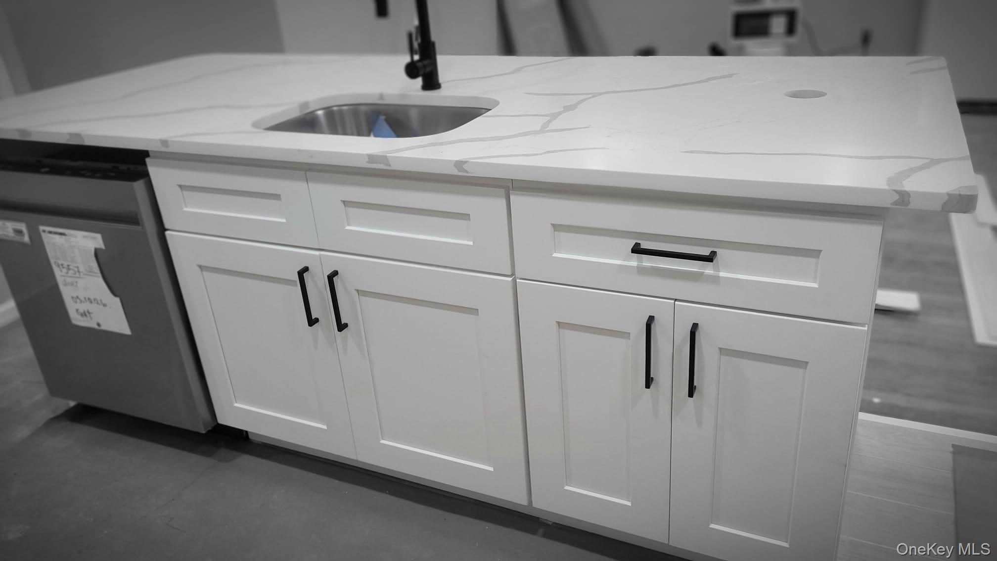 #16 photo, 8 Dee Place, Huntington Station , NY 11746