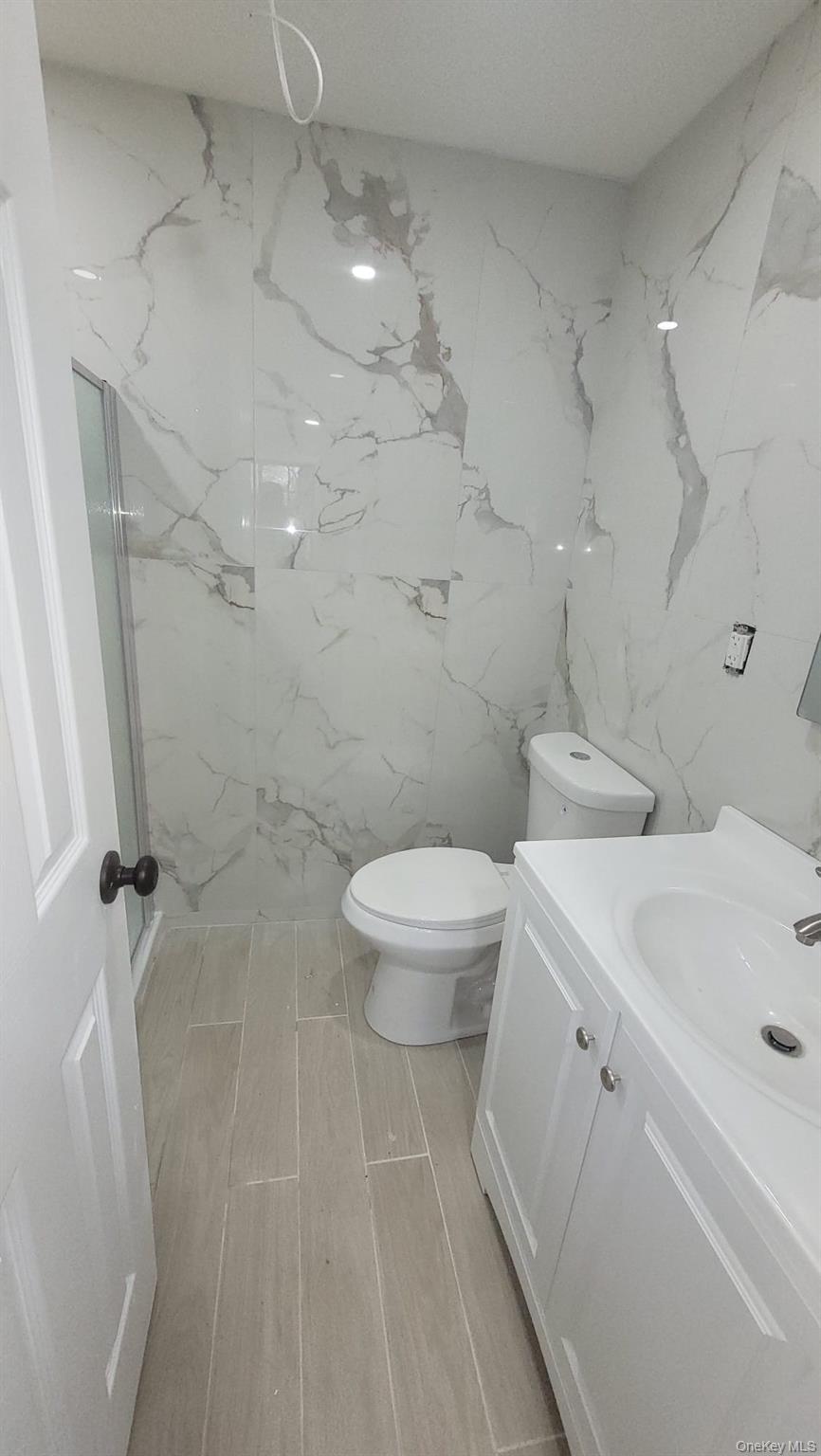 #17 photo, 8 Dee Place, Huntington Station , NY 11746