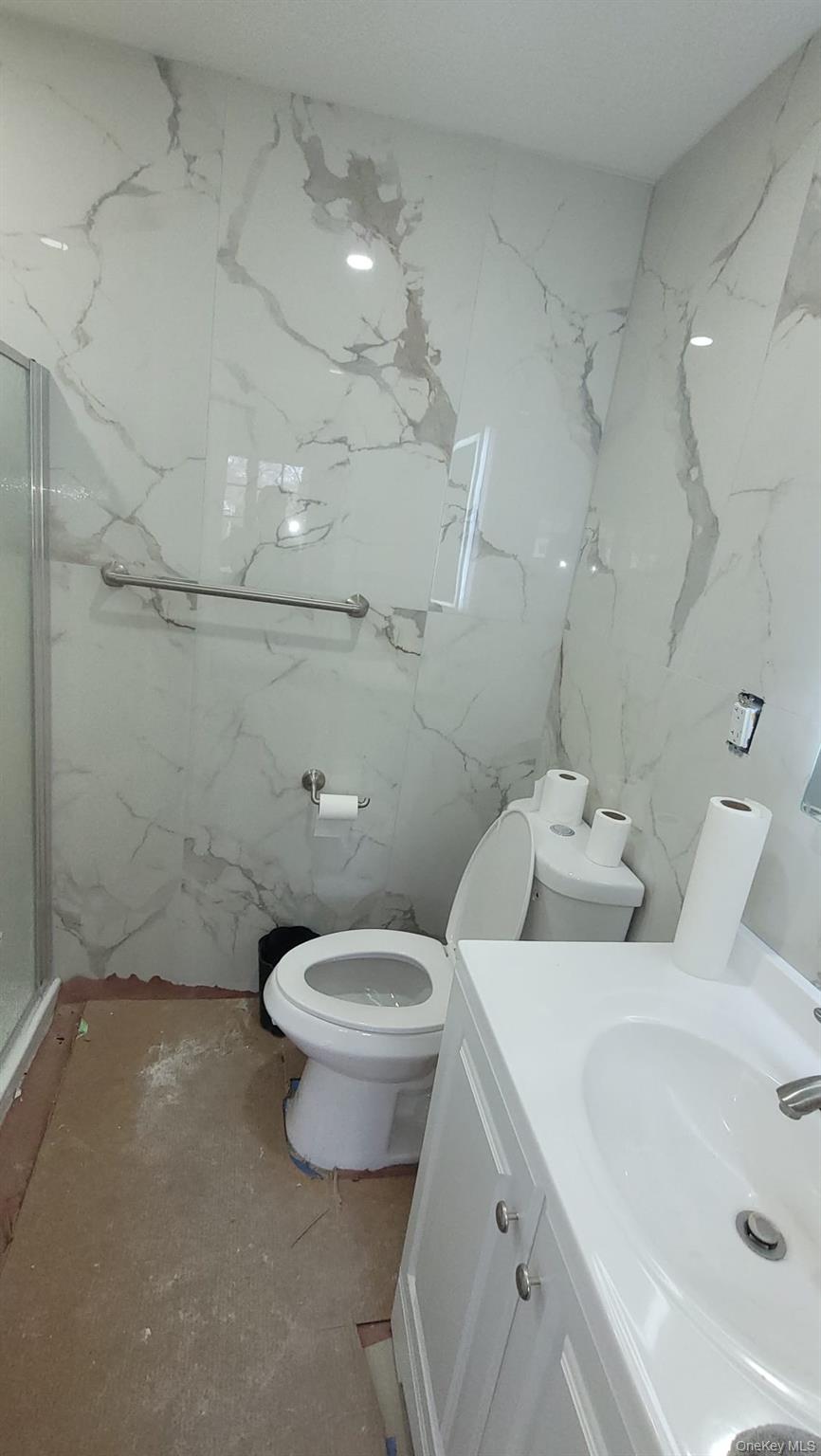 #19 photo, 8 Dee Place, Huntington Station , NY 11746