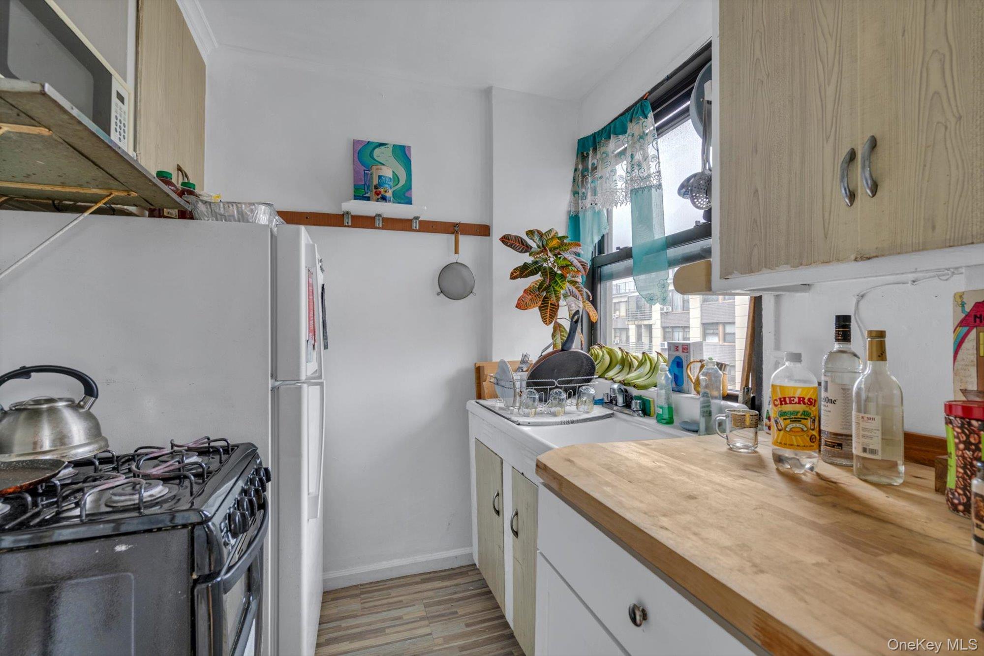 #7 photo, 98-40 64 Avenue, Rego Park , NY 11374