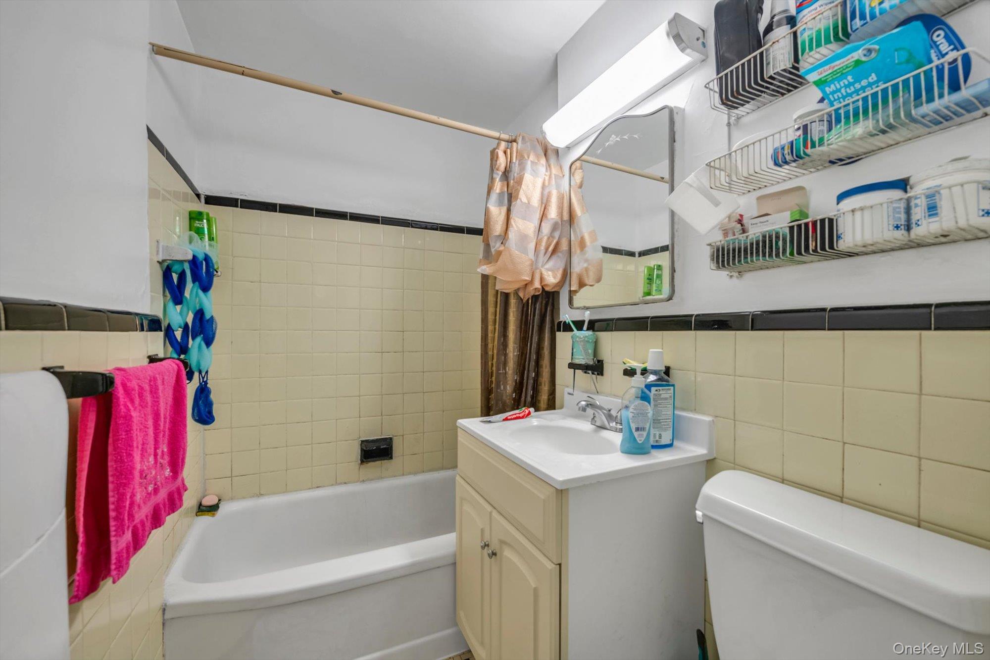 #9 photo, 98-40 64 Avenue, Rego Park , NY 11374