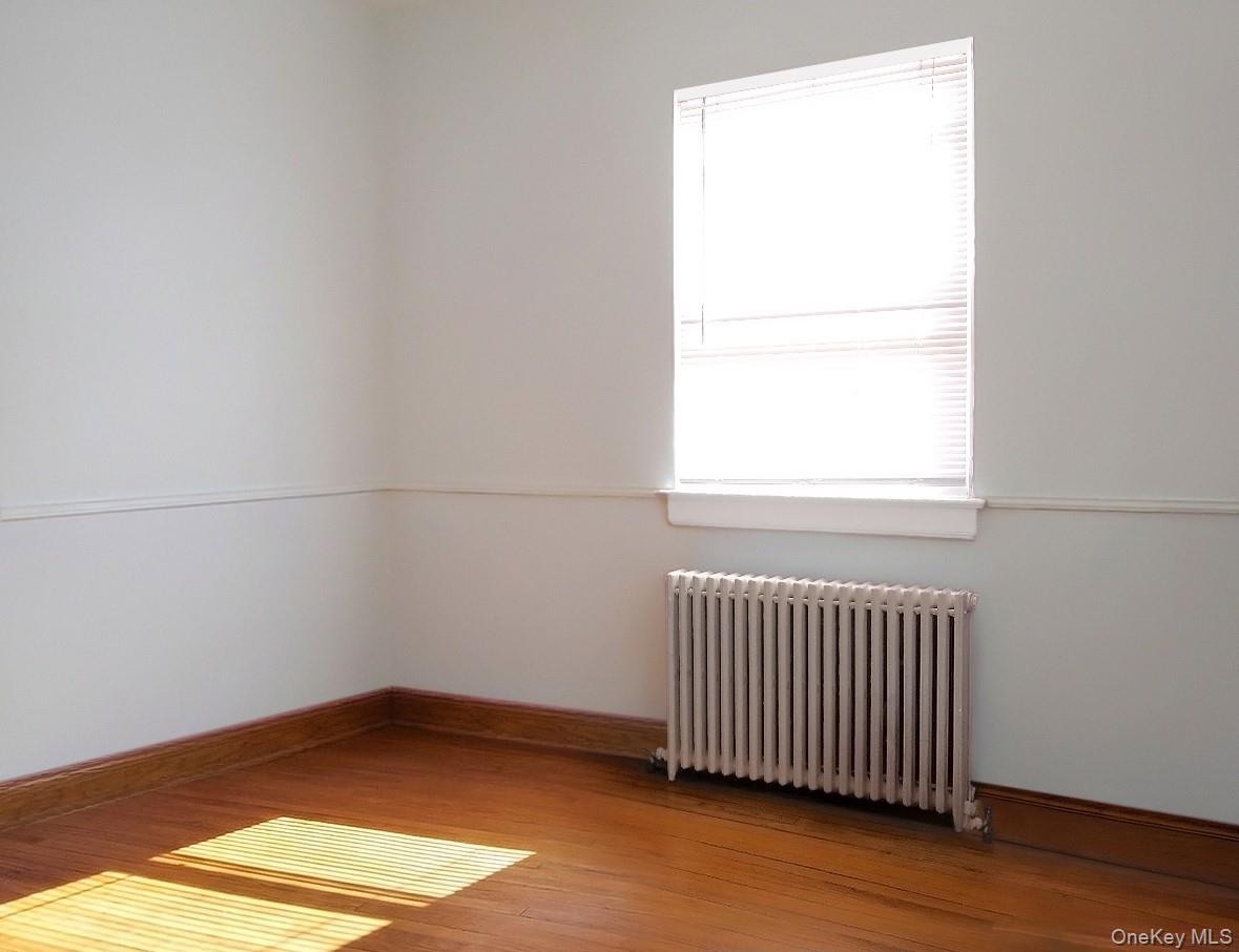 #4 photo, 73-27 263 Street, Glen Oaks , NY 11004