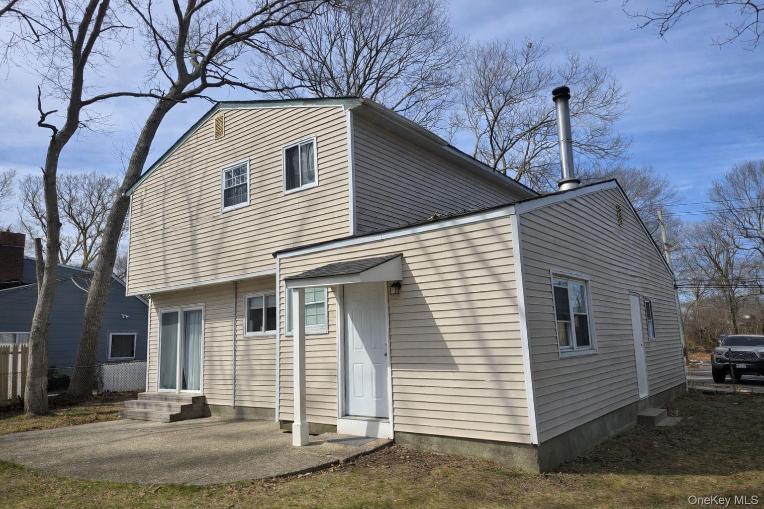 #4 photo, 44 Patchogue Avenue, Mastic , NY 11950