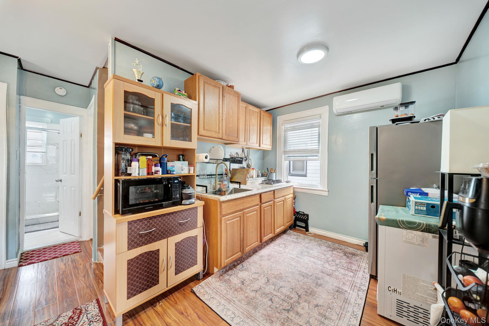 #14 photo, 9317 214th Street, কুইন্‌স Queens Village , NY 11428