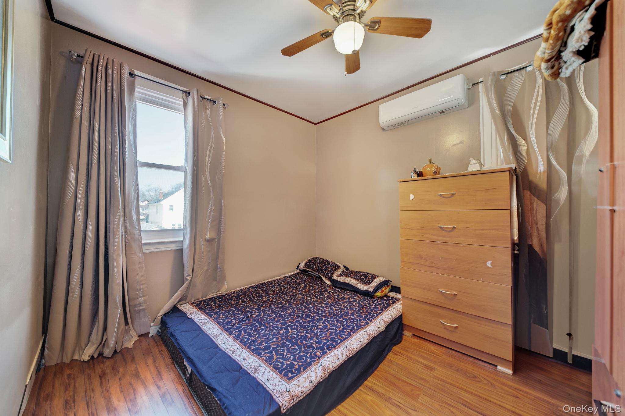 #16 photo, 9317 214th Street, কুইন্‌স Queens Village , NY 11428