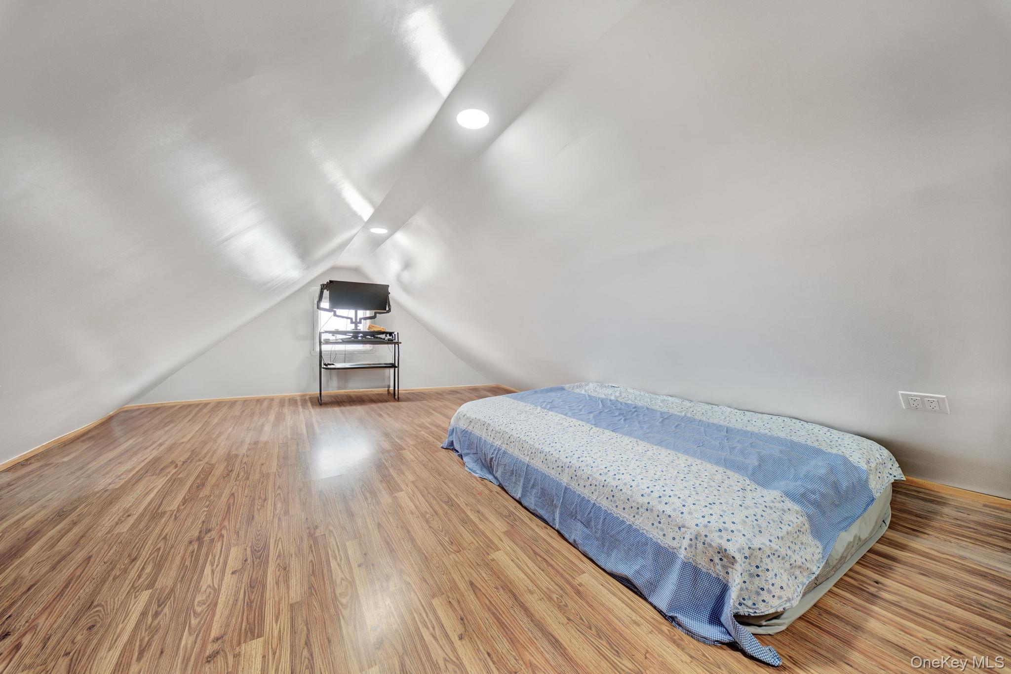 #18 photo, 9317 214th Street, কুইন্‌স Queens Village , NY 11428