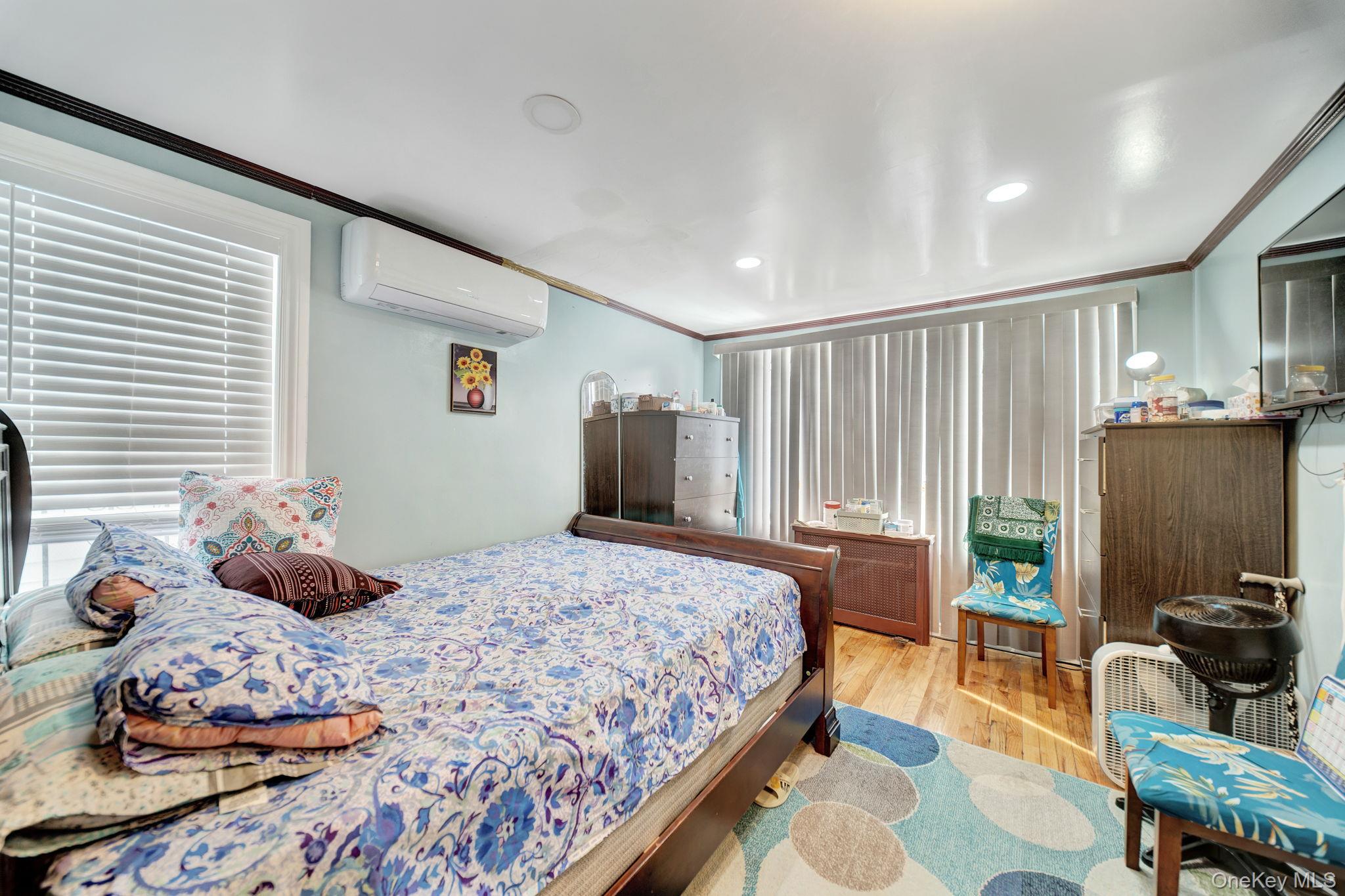 #9 photo, 9317 214th Street, কুইন্‌স Queens Village , NY 11428