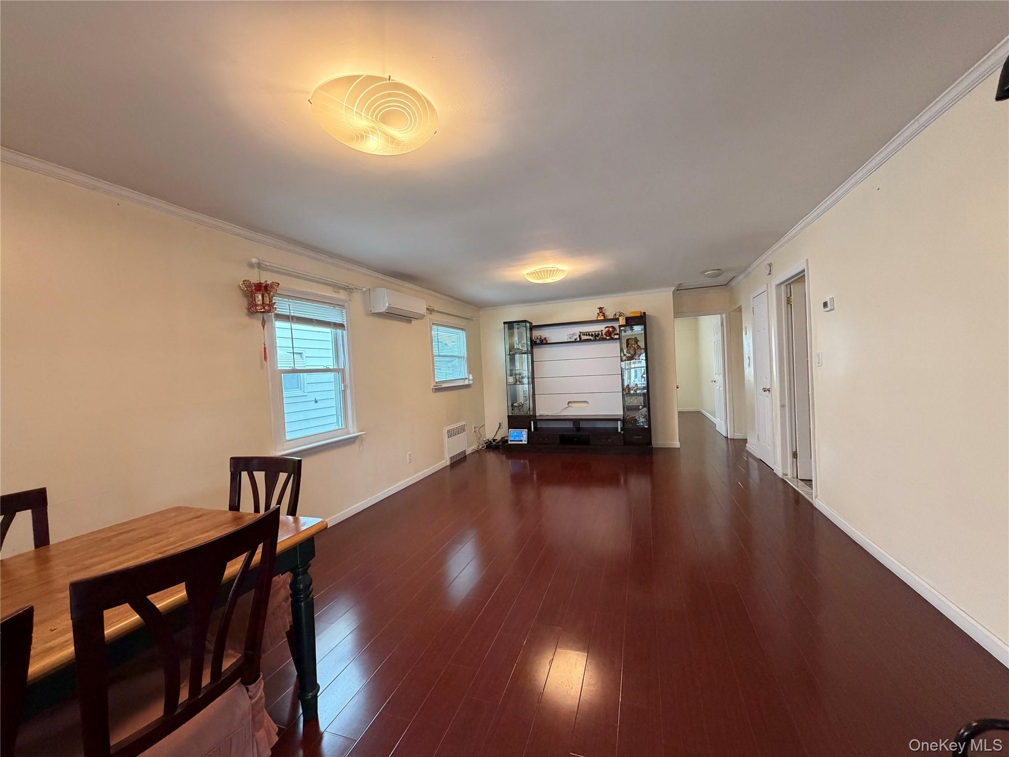 #3 photo, 15739 20th Road, קווינס Whitestone , NY 11357