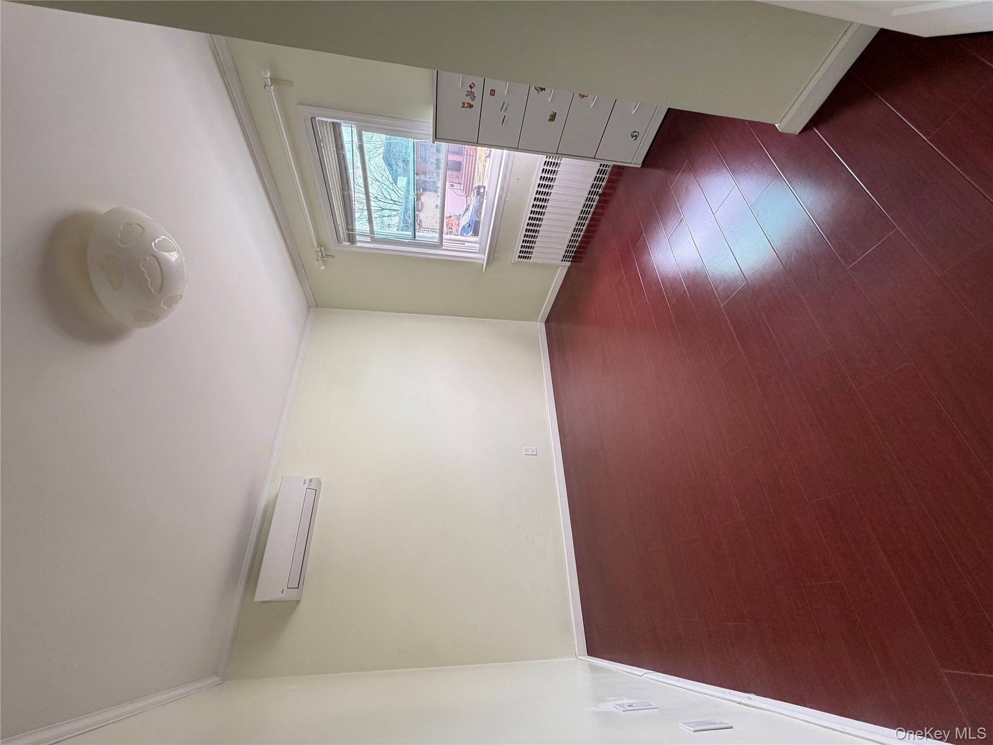 #9 photo, 15739 20th Road, קווינס Whitestone , NY 11357