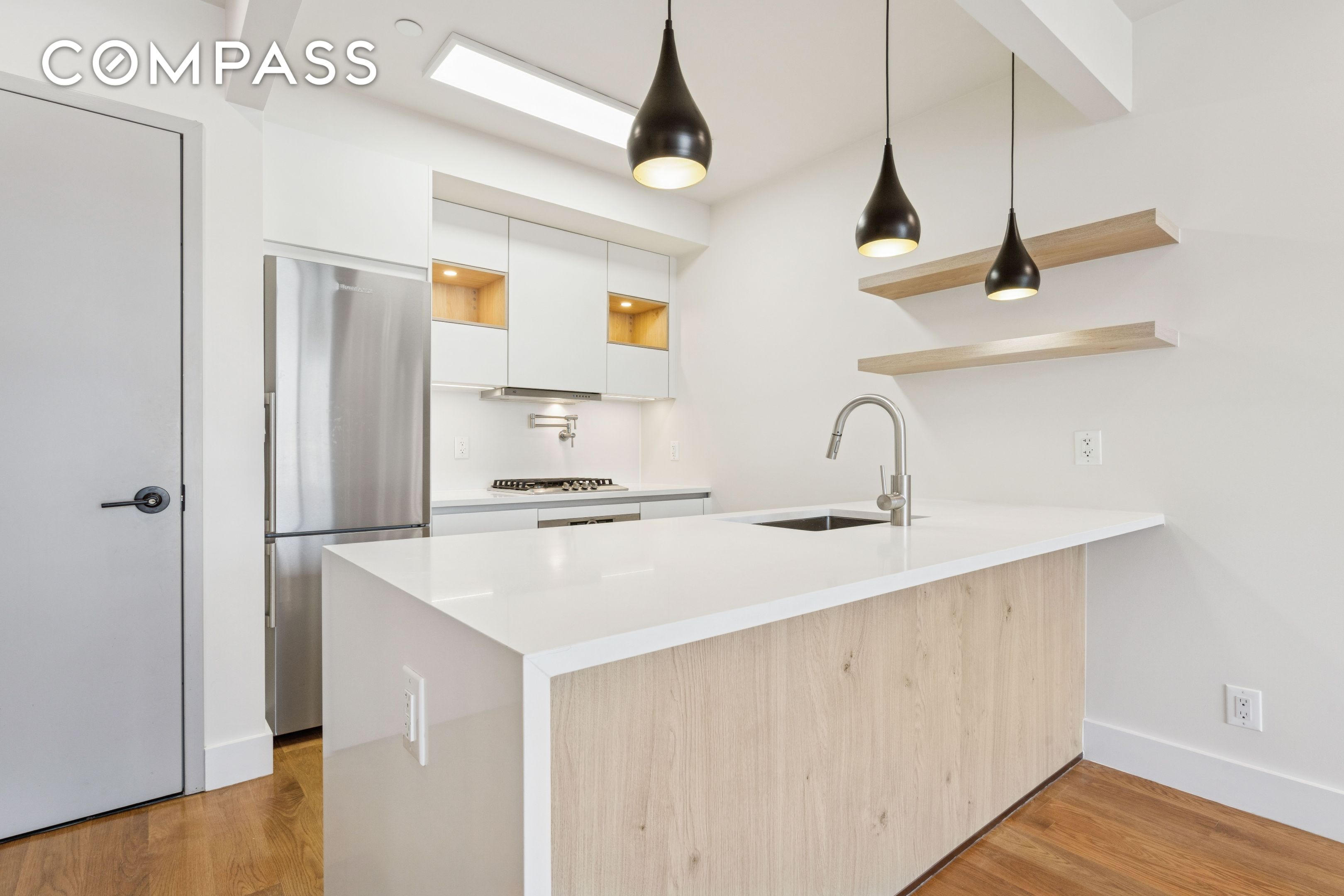 #6 photo, 77 Kingsland Avenue, Williamsburg , NY 11211