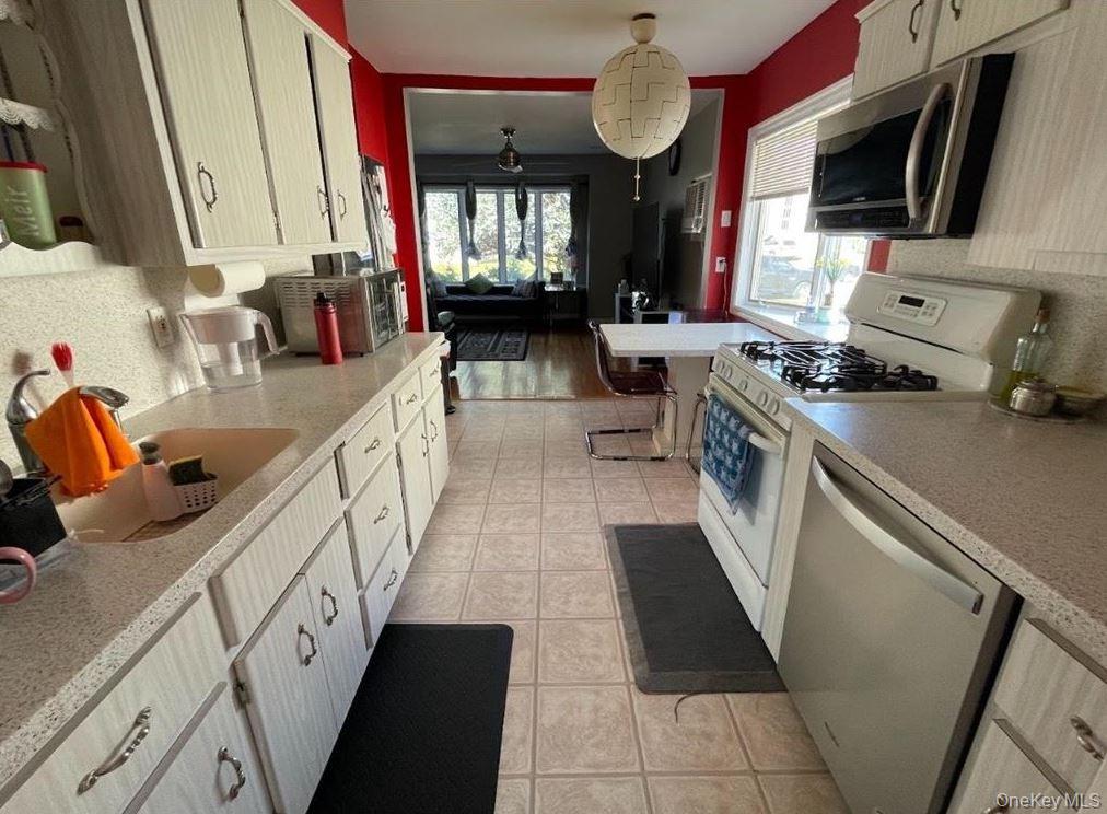 #4 photo, 54 Camden Place, New Hyde Park , NY 11040