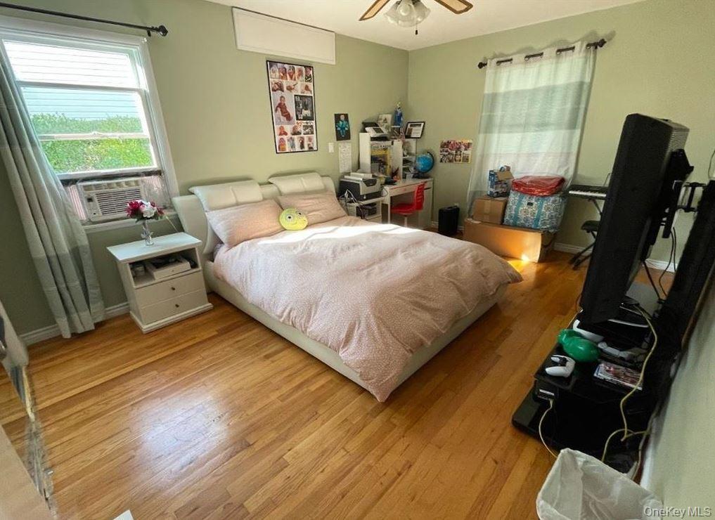 #9 photo, 54 Camden Place, New Hyde Park , NY 11040