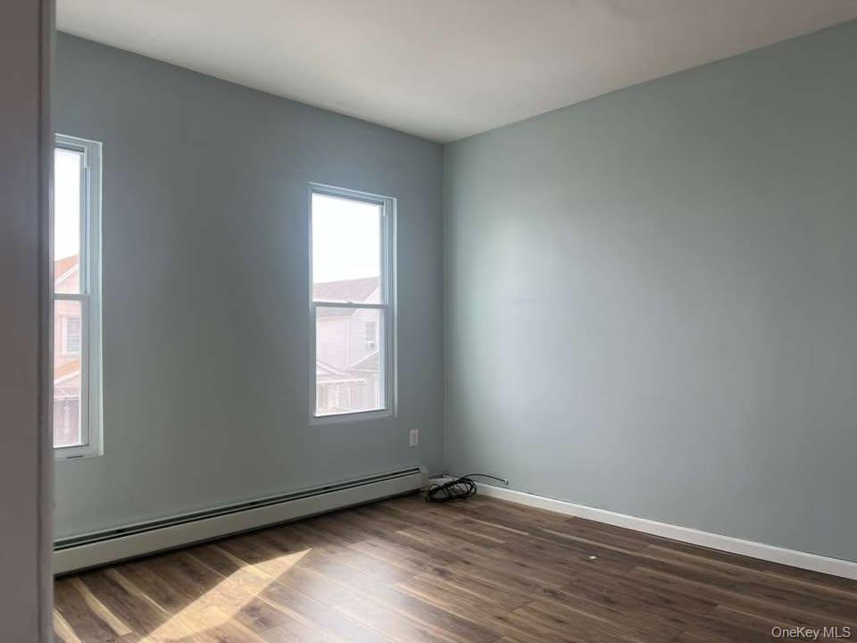 #2 photo, 10532 130th Street, কুইন্‌স Richmond Hill S. , NY 11419