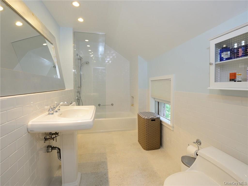 #17 photo, 1007 Route 9W, Nyack , NY 10960