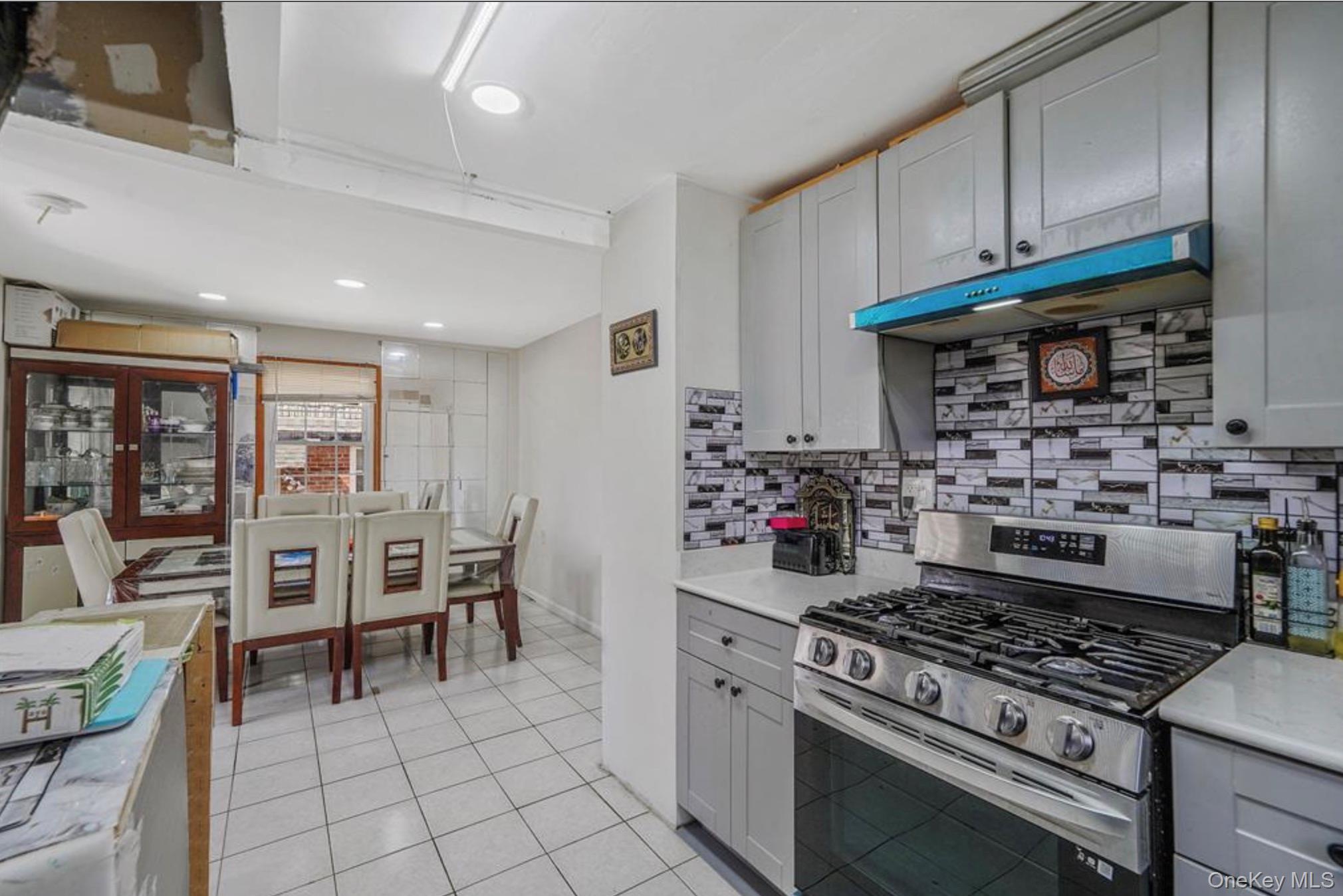 #12 photo, 32 Cumberland Place, नासाउ काउंटी Valley Stream , NY 11580