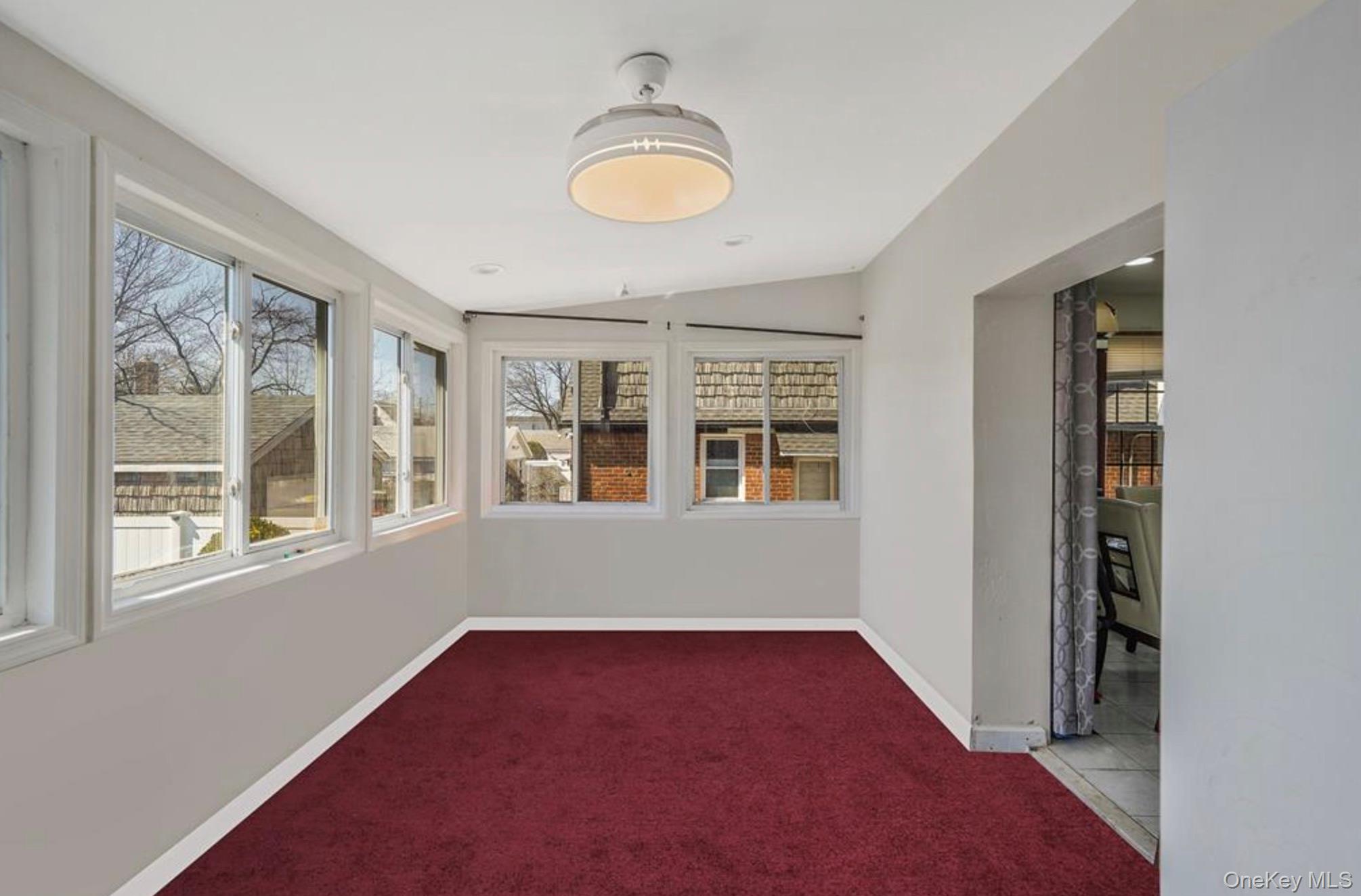 #13 photo, 32 Cumberland Place, नासाउ काउंटी Valley Stream , NY 11580