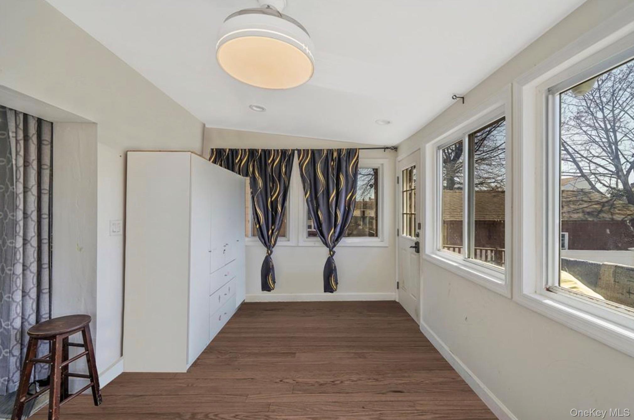 #15 photo, 32 Cumberland Place, नासाउ काउंटी Valley Stream , NY 11580