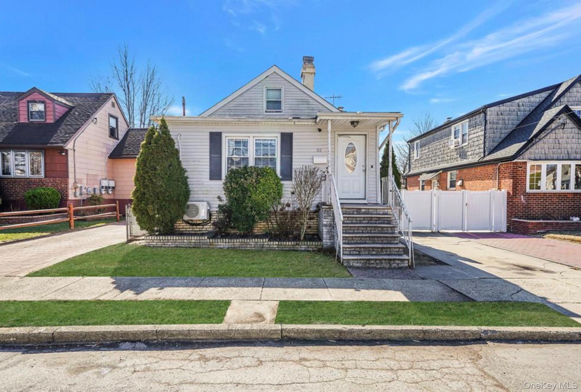 #2 photo, 32 Cumberland Place, नासाउ काउंटी Valley Stream , NY 11580