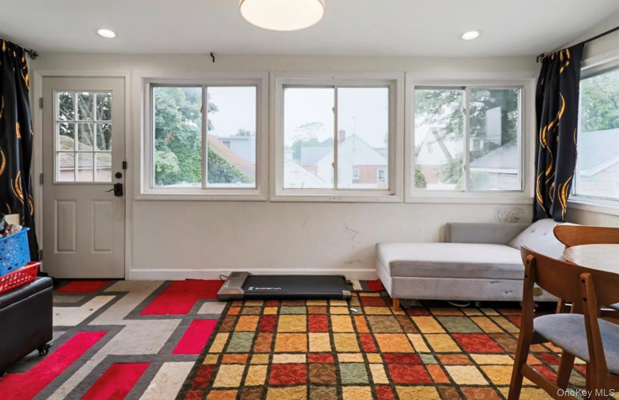 #8 photo, 32 Cumberland Place, नासाउ काउंटी Valley Stream , NY 11580