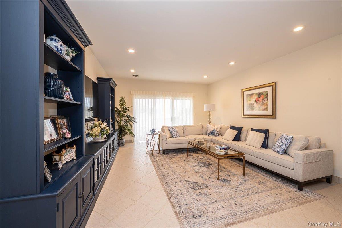 #18 photo, 113 Windwatch Drive, Hauppauge , NY 11788