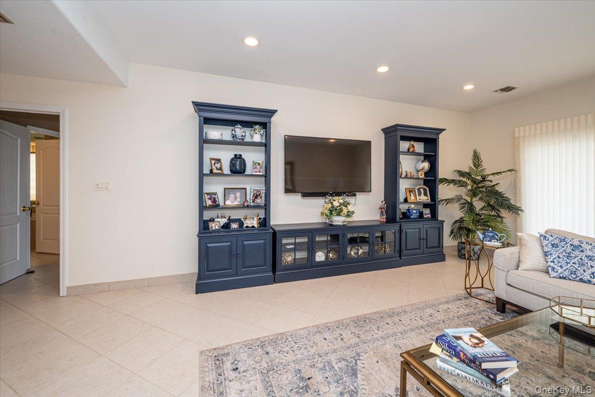 #20 photo, 113 Windwatch Drive, Hauppauge , NY 11788