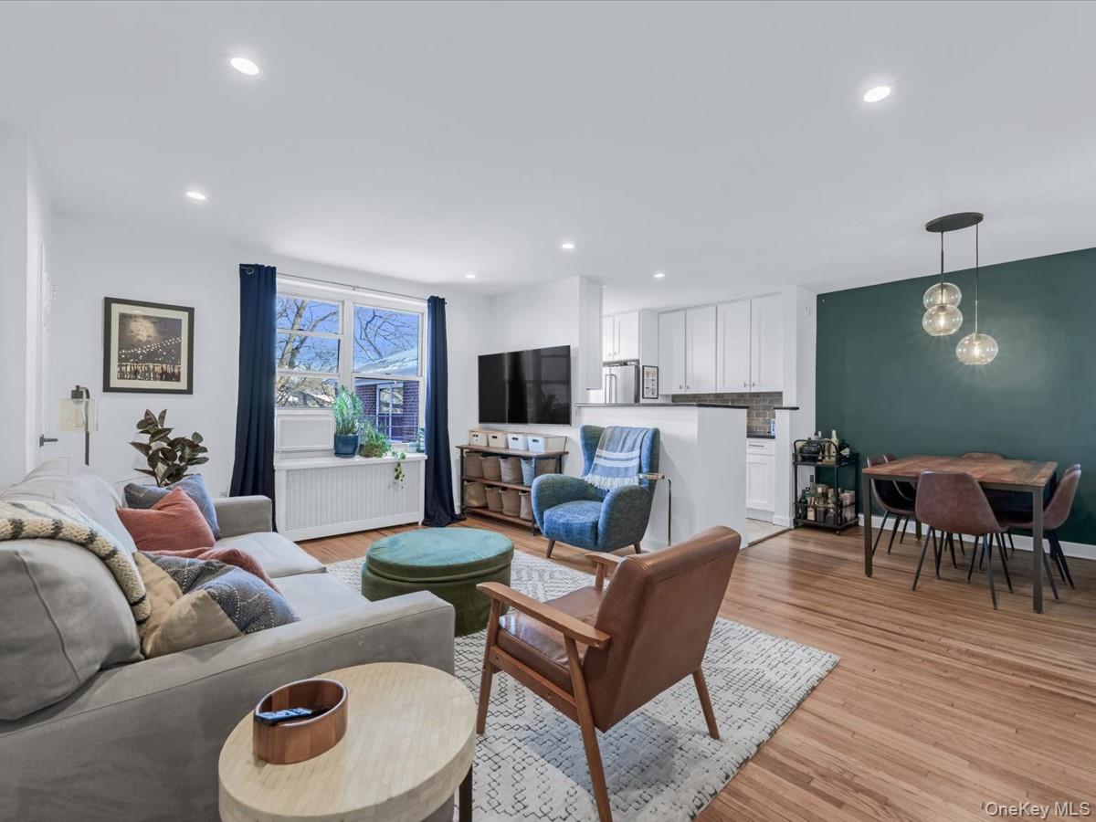 #1 photo, 35-32 205th Street, কুইন্‌স Bayside , NY 11361