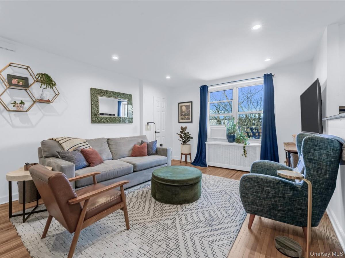 #2 photo, 35-32 205th Street, কুইন্‌স Bayside , NY 11361