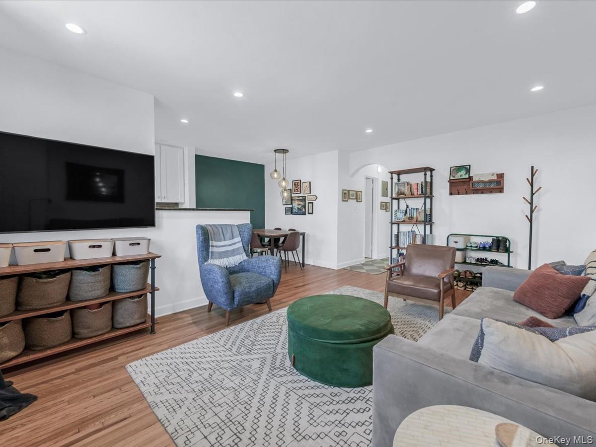 #3 photo, 35-32 205th Street, কুইন্‌স Bayside , NY 11361