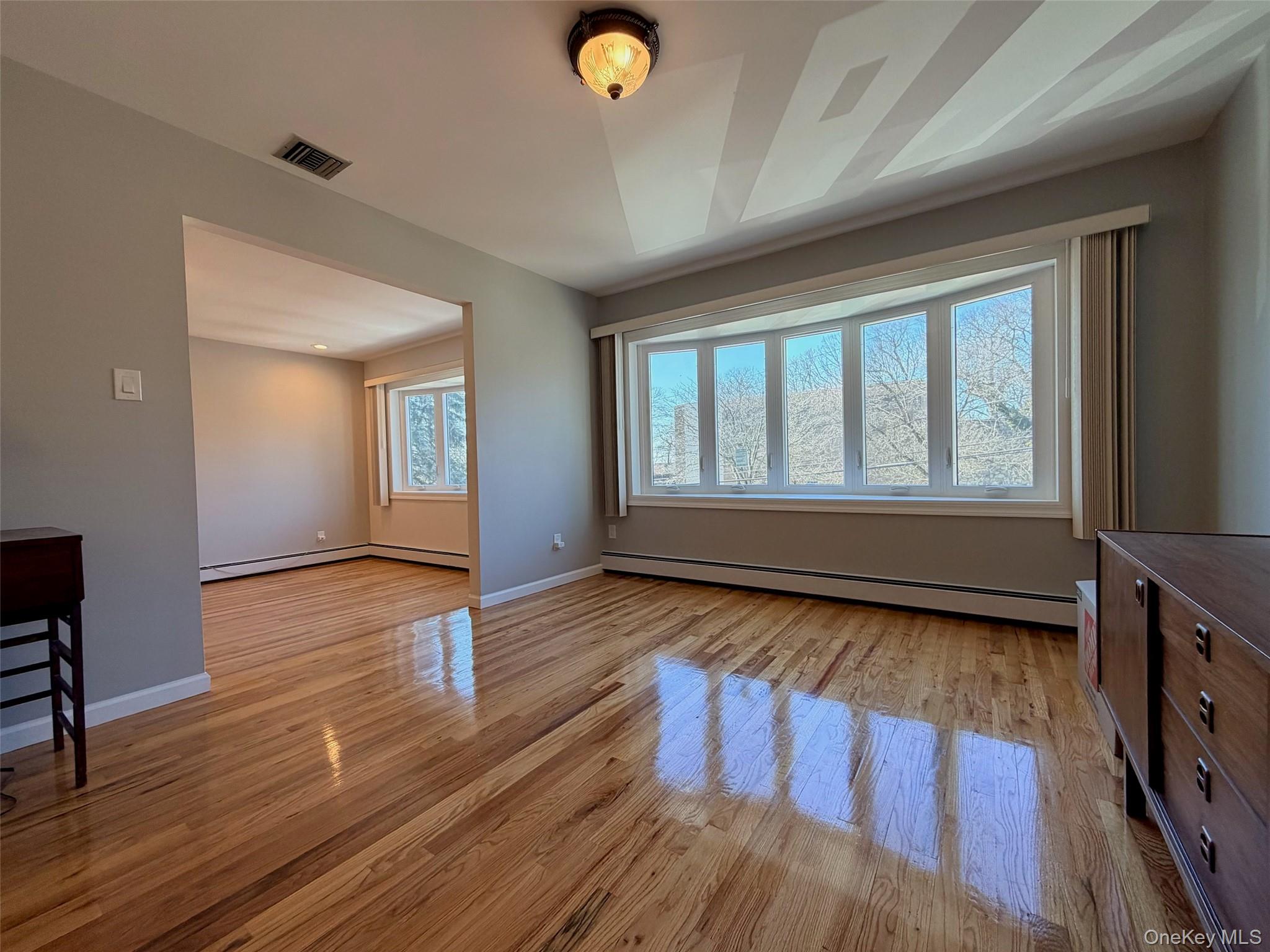 #4 photo, 86-79 Palo Alto Street, কুইন্‌স Jamaica Estates , NY 11423