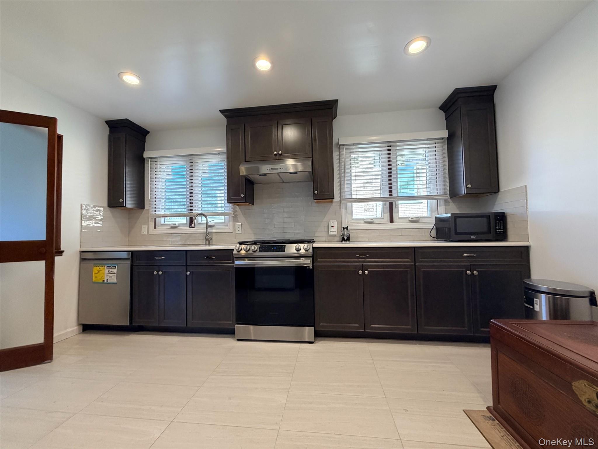 #7 photo, 86-79 Palo Alto Street, কুইন্‌স Jamaica Estates , NY 11423