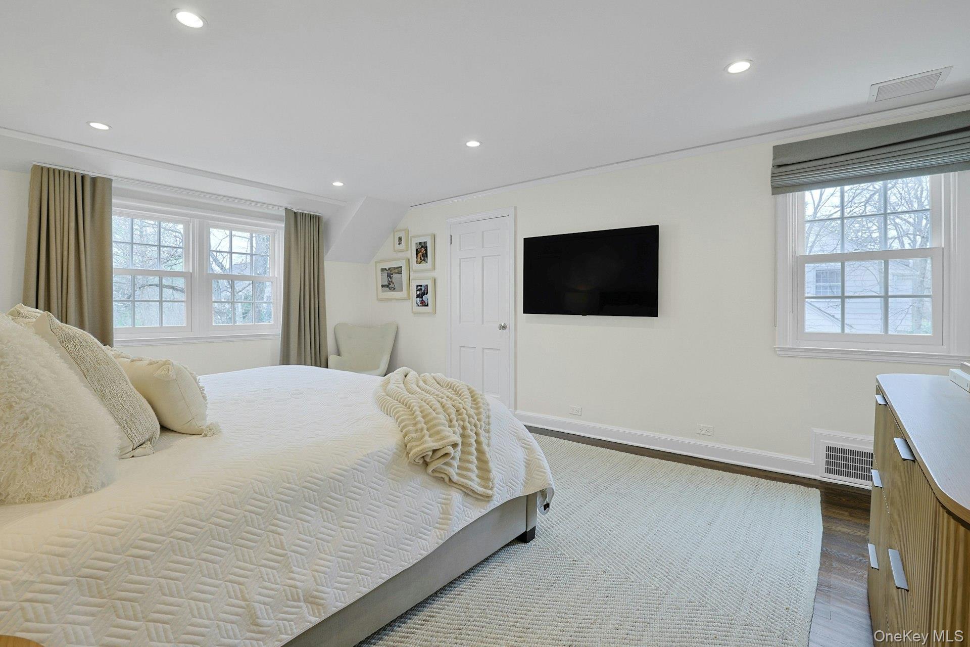 #18 photo, 250 Mamaroneck Road, Scarsdale , NY 10583