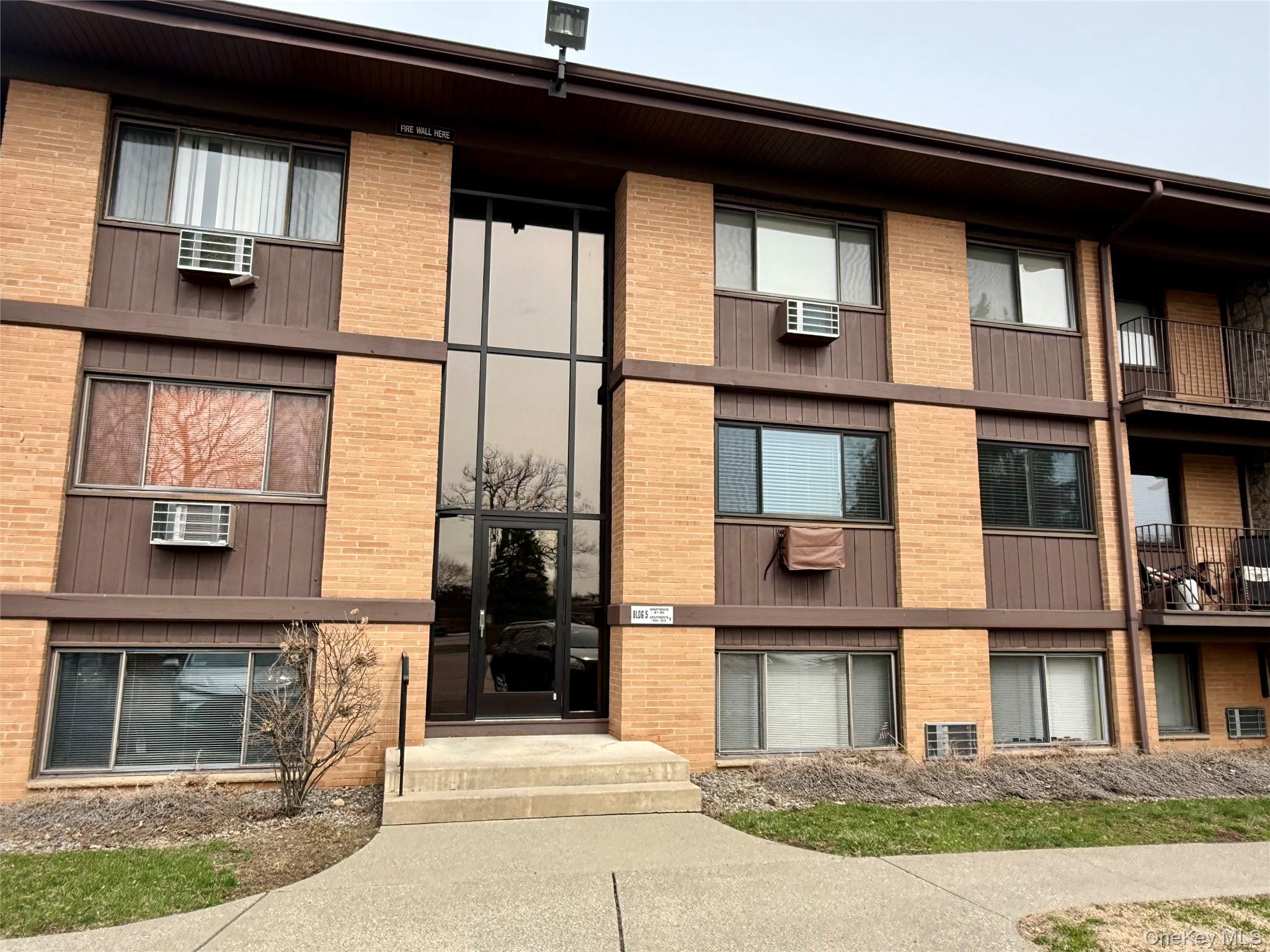 #3 photo, 10 Oakwood Terrace, New Windsor , NY 12553