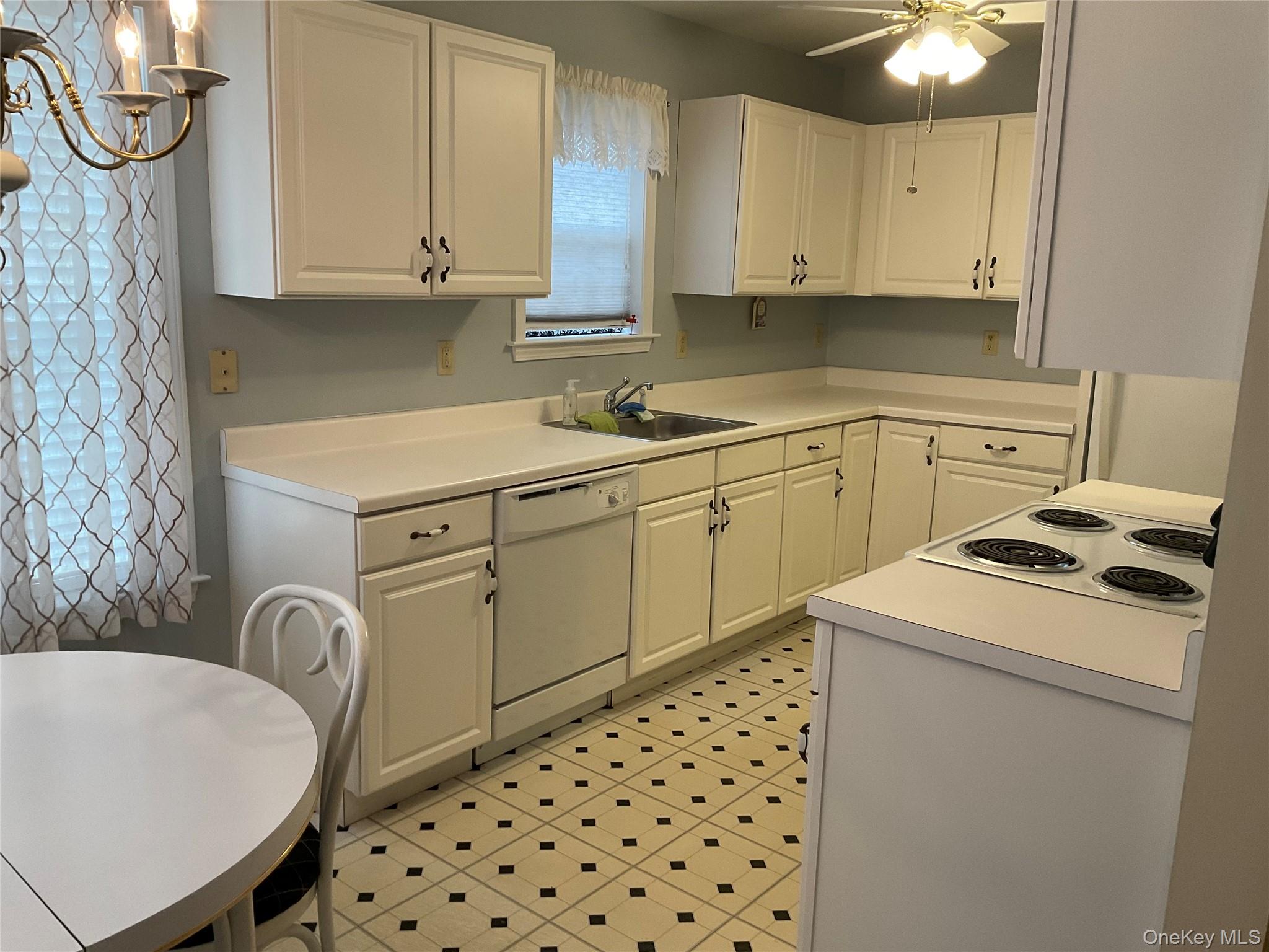 #4 photo, 17 Tall Tree Lane, Poughkeepsie , NY 12601