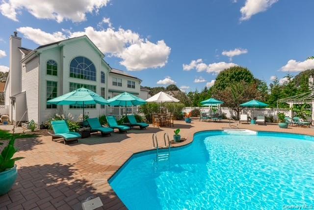 #10 photo, 1 Laurel Lane, מחוז סאפוק Holtsville , NY 11742