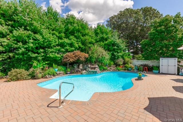 #5 photo, 1 Laurel Lane, מחוז סאפוק Holtsville , NY 11742