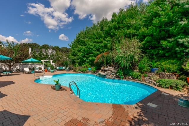 #9 photo, 1 Laurel Lane, מחוז סאפוק Holtsville , NY 11742