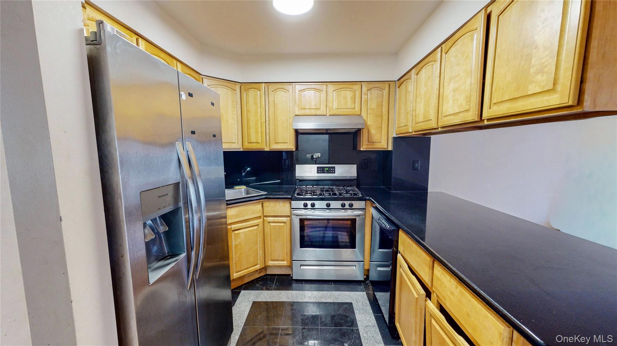 #8 photo, 443 Amber Street, ブルックリン区 Brooklyn , NY 11208