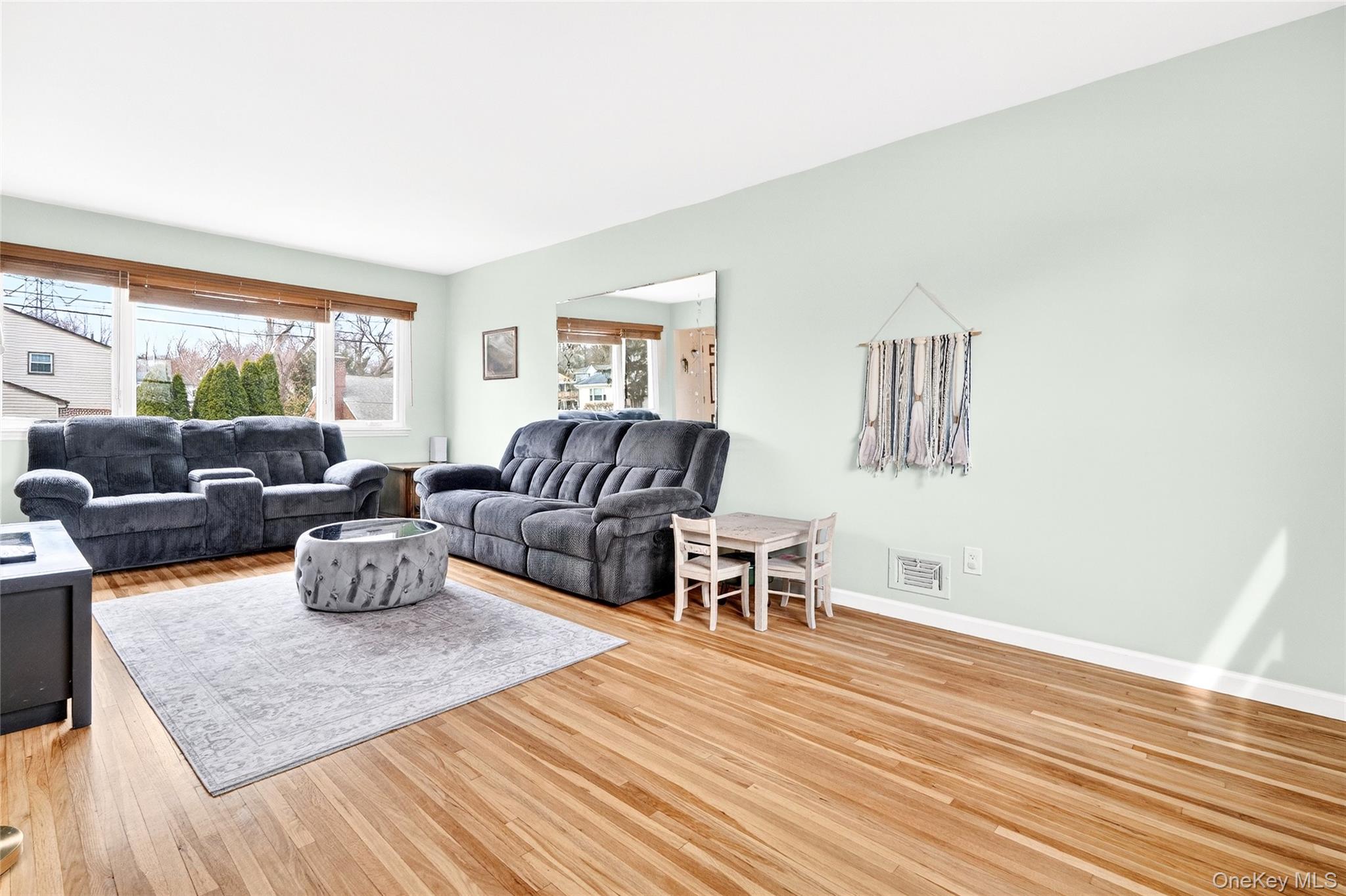 #4 photo, 959 Hartsdale Road, White Plains , NY 10607