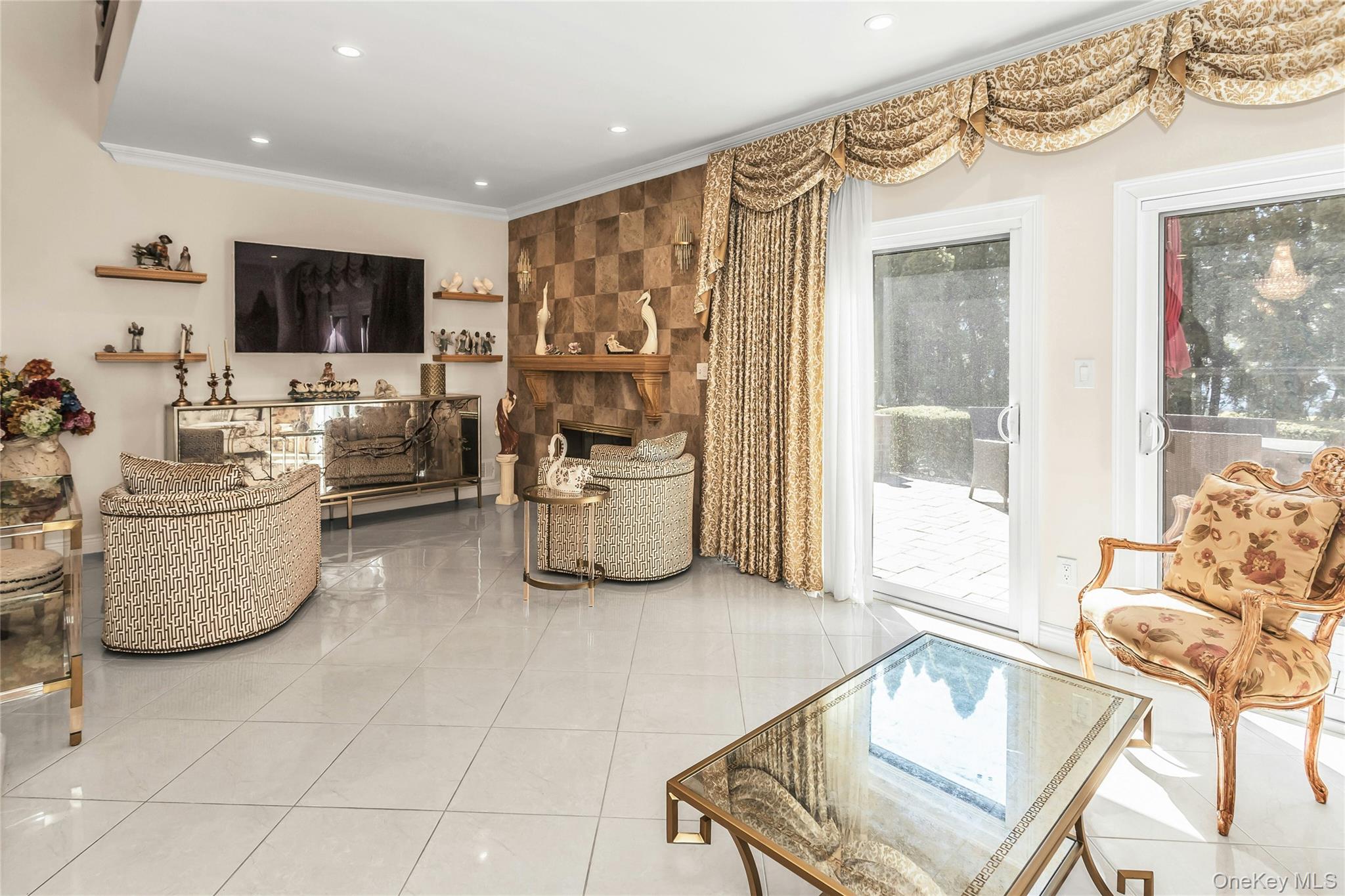 #14 photo, 156 Southgate Circle, Massapequa Park , NY 11762