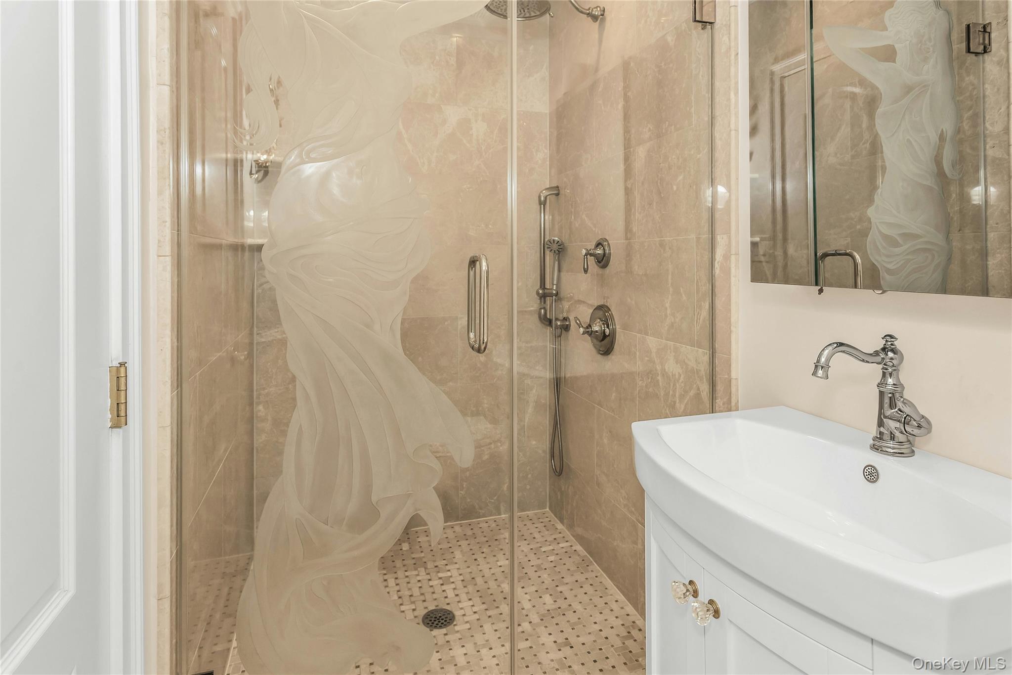 #16 photo, 156 Southgate Circle, Massapequa Park , NY 11762