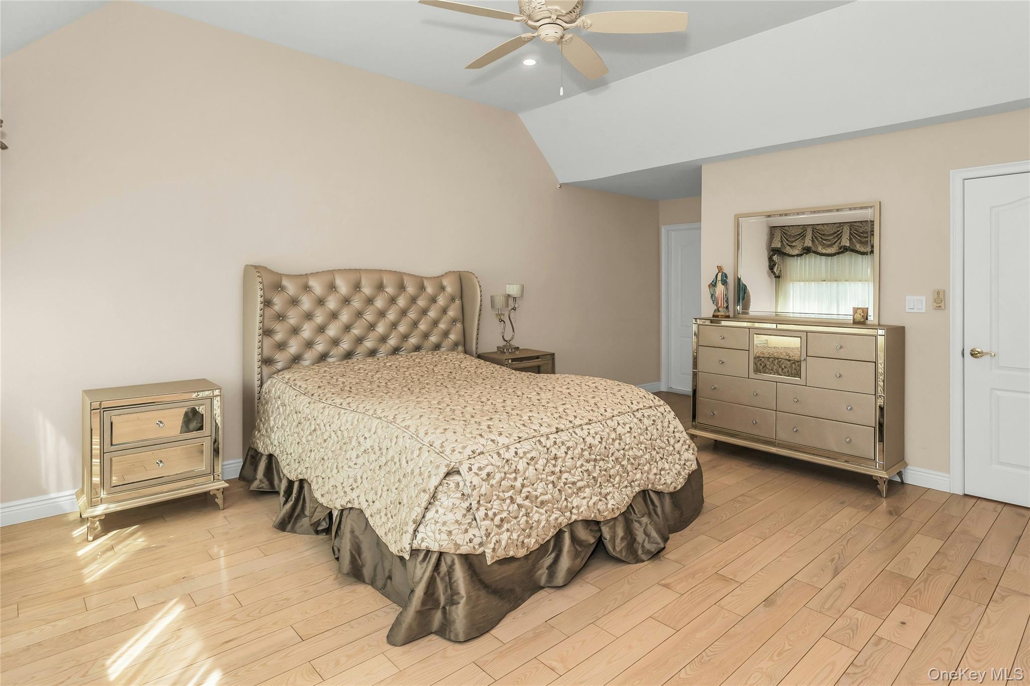 #17 photo, 156 Southgate Circle, Massapequa Park , NY 11762