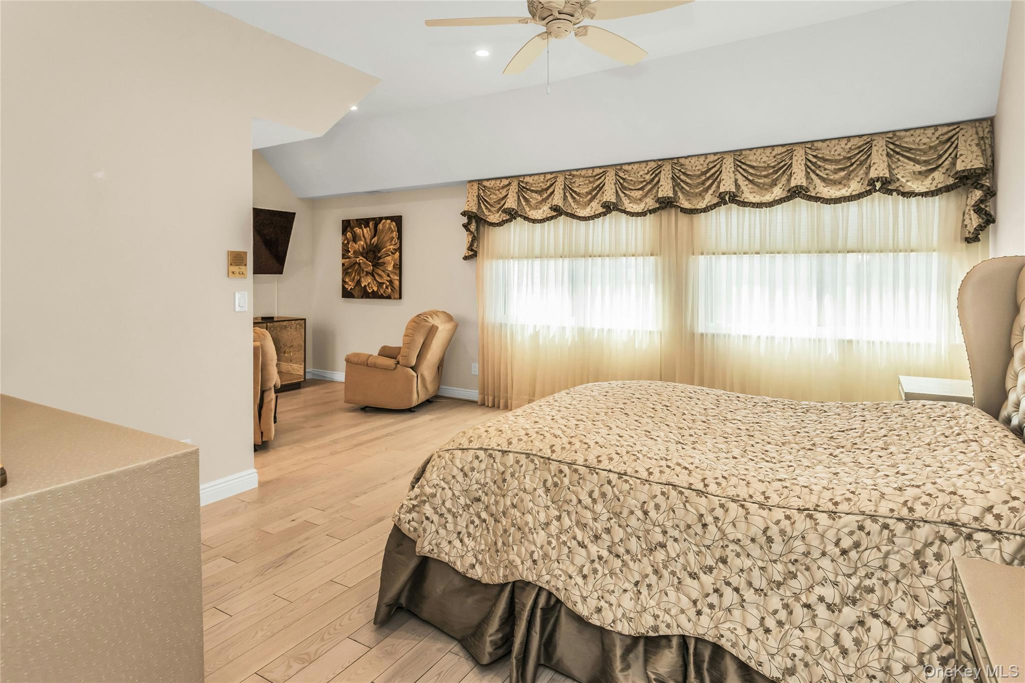 #18 photo, 156 Southgate Circle, Massapequa Park , NY 11762