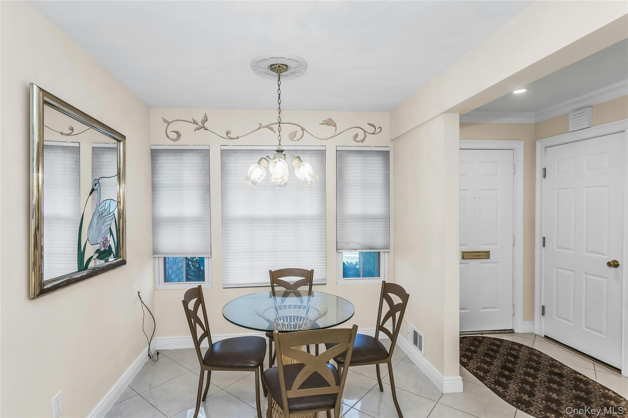 #9 photo, 156 Southgate Circle, Massapequa Park , NY 11762