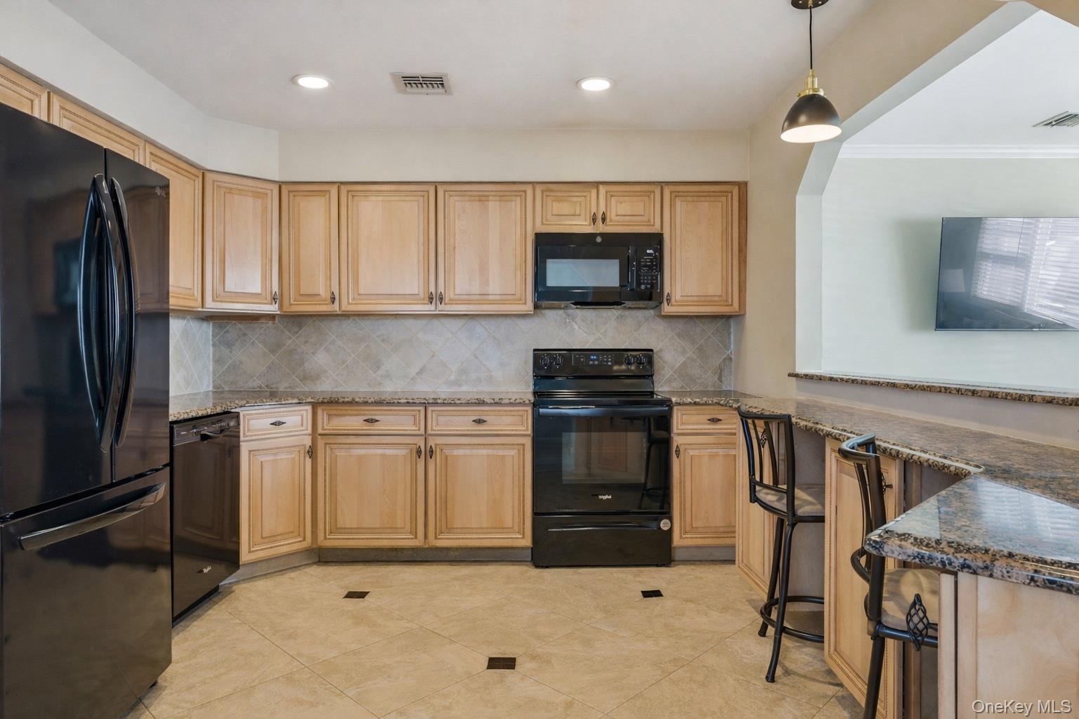 #11 photo, 1 Atlantic Avenue, নাসাউ কাউন্টি Farmingdale , NY 11735