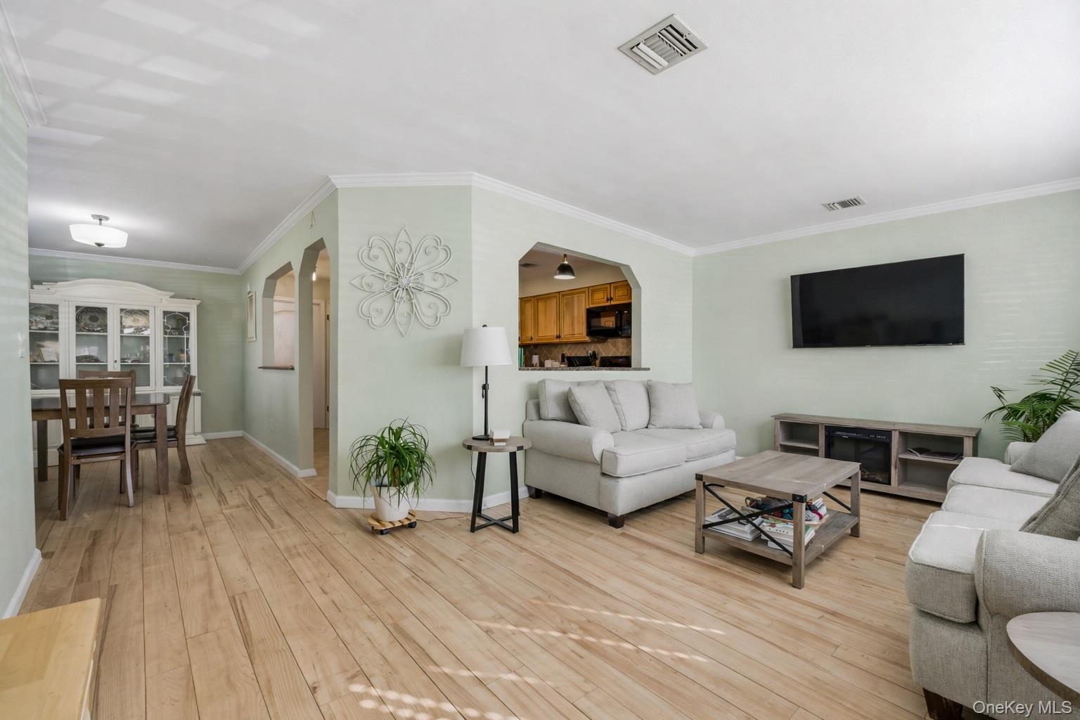 #3 photo, 1 Atlantic Avenue, নাসাউ কাউন্টি Farmingdale , NY 11735