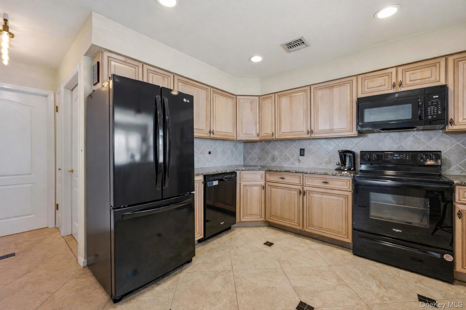 #9 photo, 1 Atlantic Avenue, নাসাউ কাউন্টি Farmingdale , NY 11735