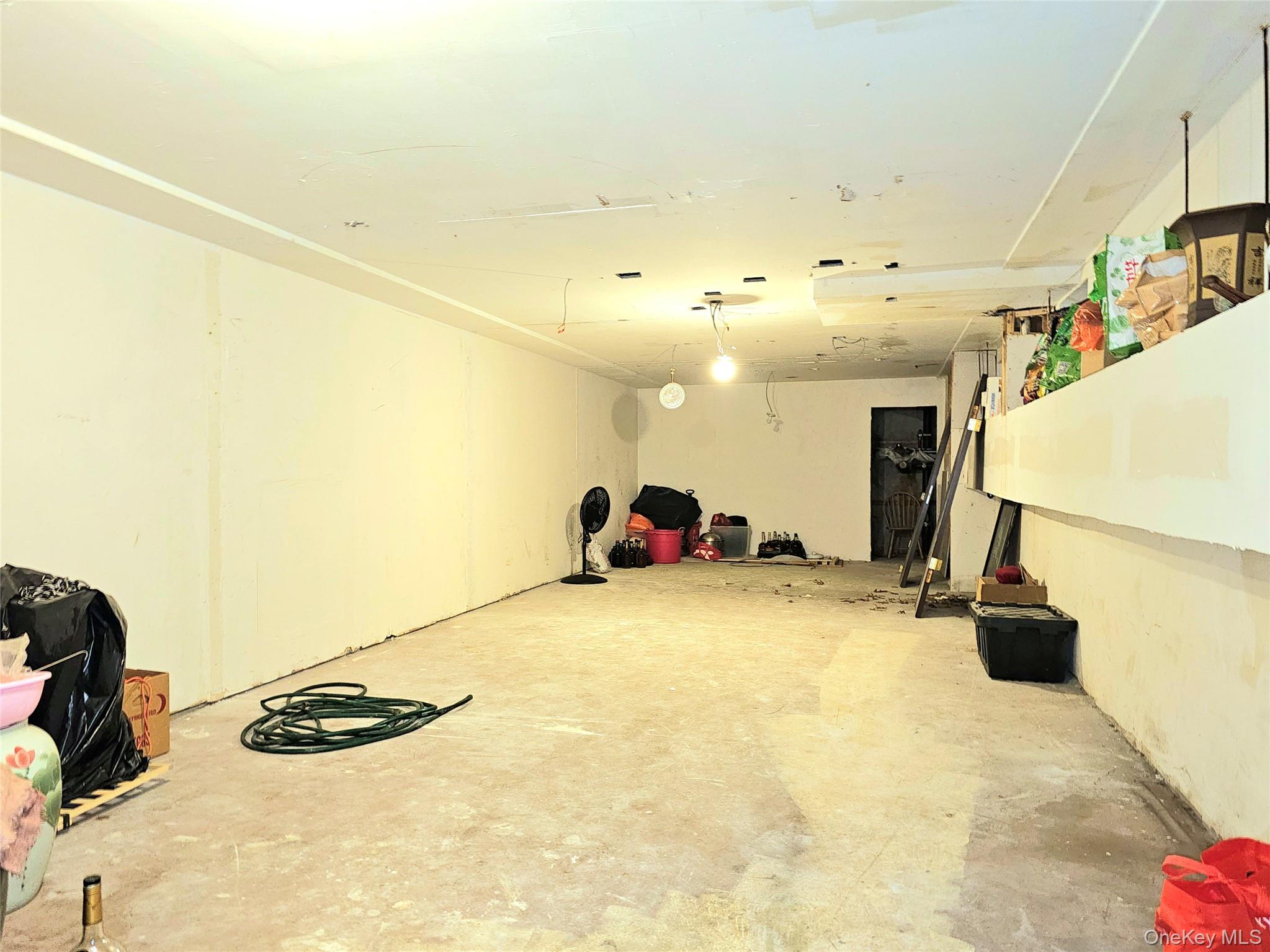 #11 photo, 99-18 Corona Avenue, कोरोना Corona , NY 11368