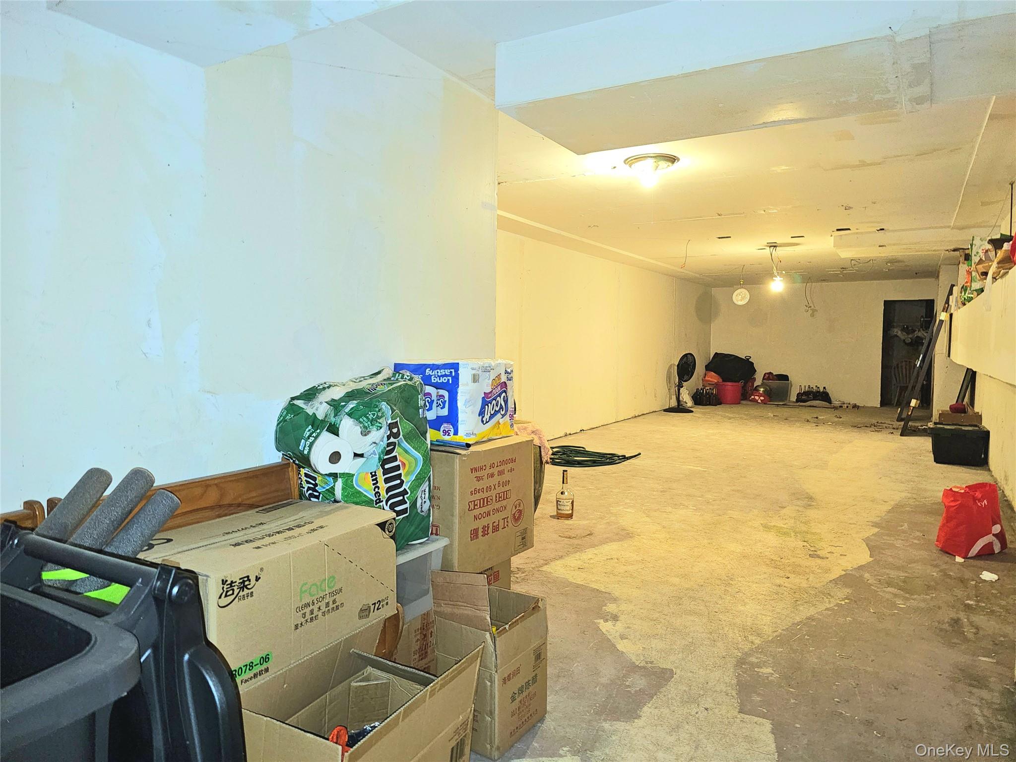 #12 photo, 99-18 Corona Avenue, कोरोना Corona , NY 11368