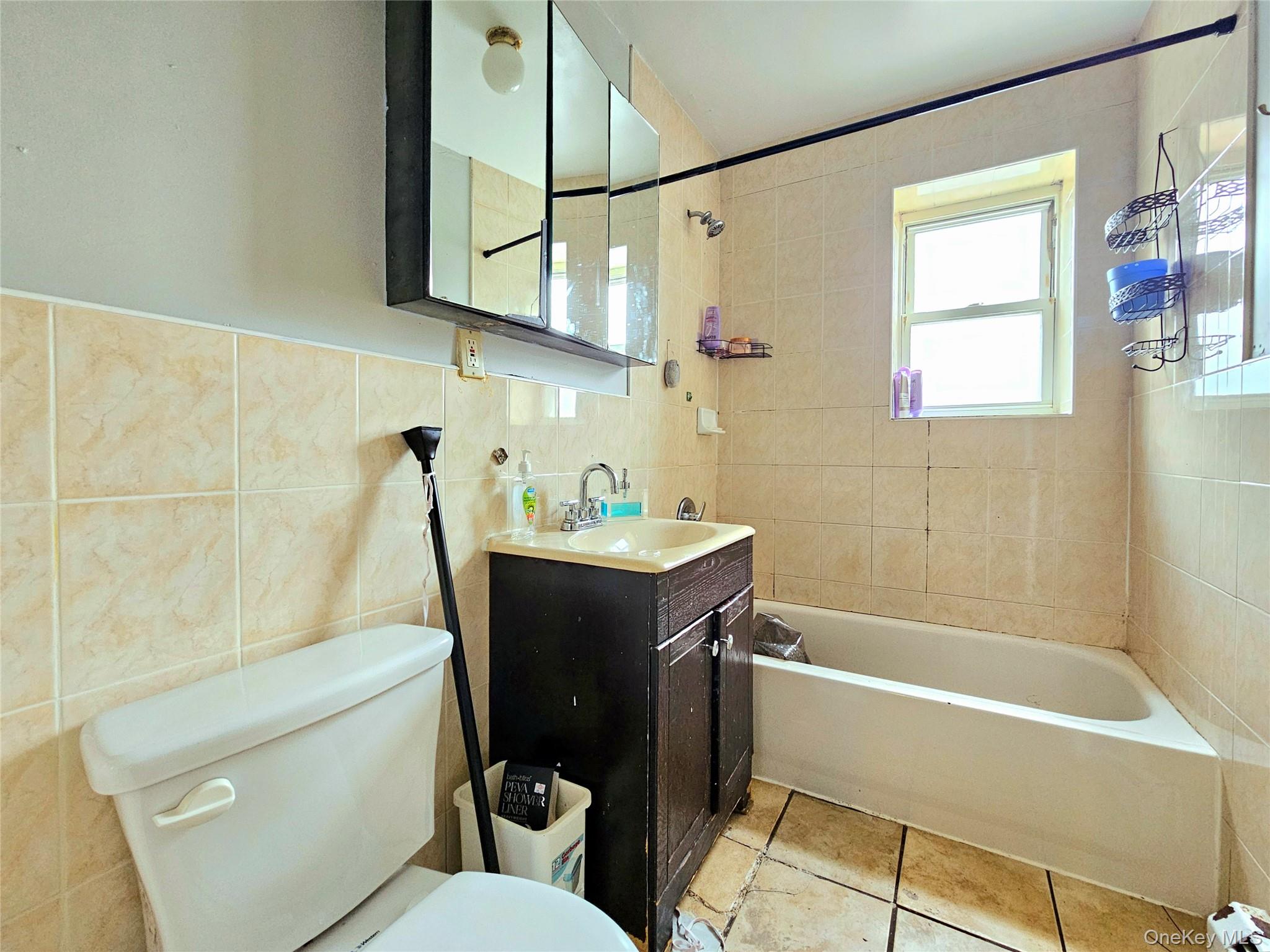 #13 photo, 99-18 Corona Avenue, कोरोना Corona , NY 11368